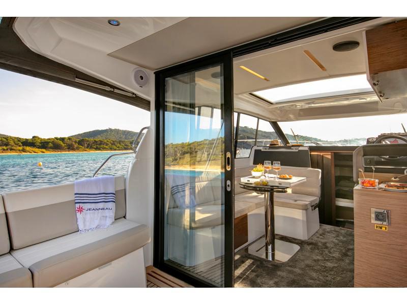 Book yachts online - motorboat - Jeanneau NC 33 - Jeanneau NC 33 - rent