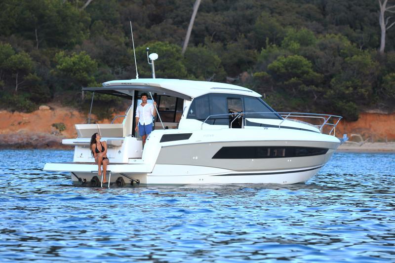 Book yachts online - motorboat - Jeanneau NC 33 - Jeanneau NC 33 - rent