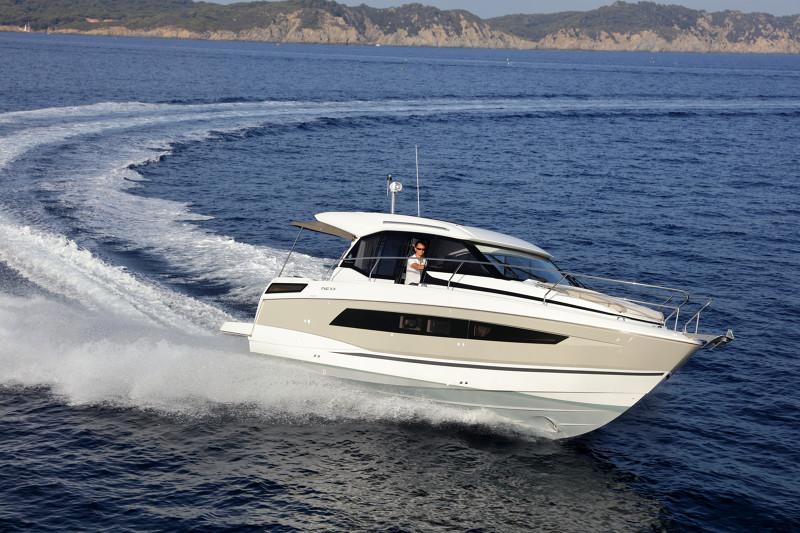 Book yachts online - motorboat - Jeanneau NC 33 - Jeanneau NC 33 - rent