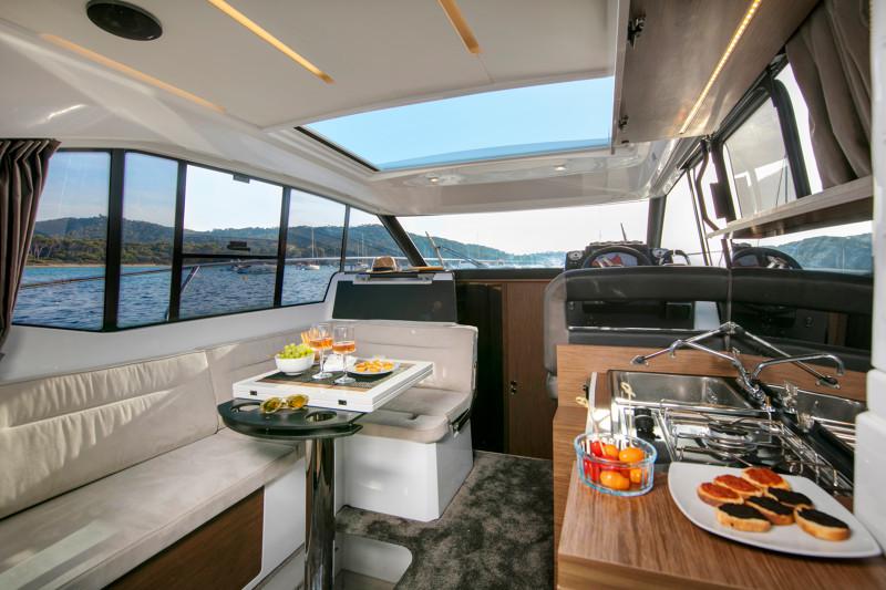 Book yachts online - motorboat - Jeanneau NC 33 - Jeanneau NC 33 - rent