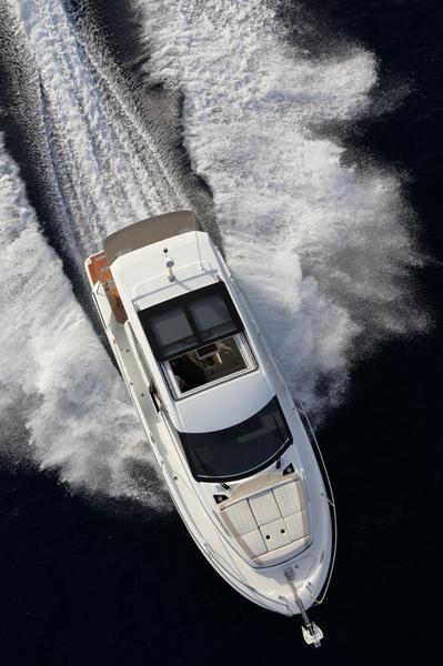 Book yachts online - motorboat - Jeanneau NC 33 - Jeanneau NC 33 - rent