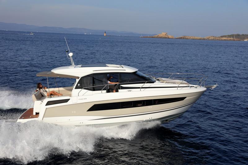 Book yachts online - motorboat - Jeanneau NC 33 - Jeanneau NC 33 - rent