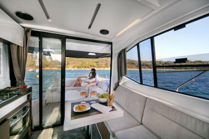 Book yachts online - motorboat - Jeanneau NC 33 - Jeanneau NC 33 - rent