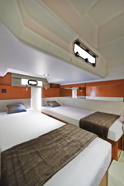 Book yachts online - motorboat - Jeanneau Leader 40 - Jeanneau Leader 40 (2019) - rent