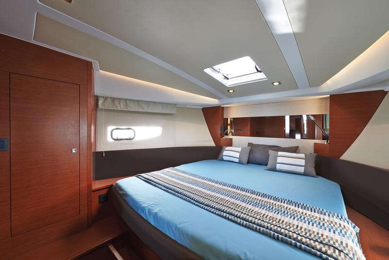 Book yachts online - motorboat - Jeanneau Leader 40 - Jeanneau Leader 40 (2019) - rent