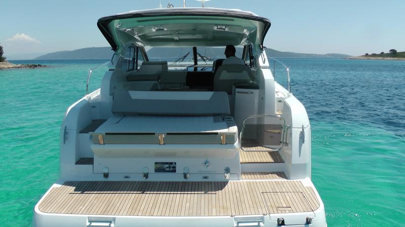 Book yachts online - motorboat - Jeanneau Leader 36 - Jeanneau Leader 36 ('17) - rent