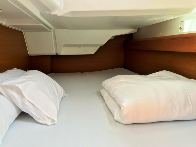 Book yachts online - sailboat - Sun Odyssey 389 - Freddie - rent