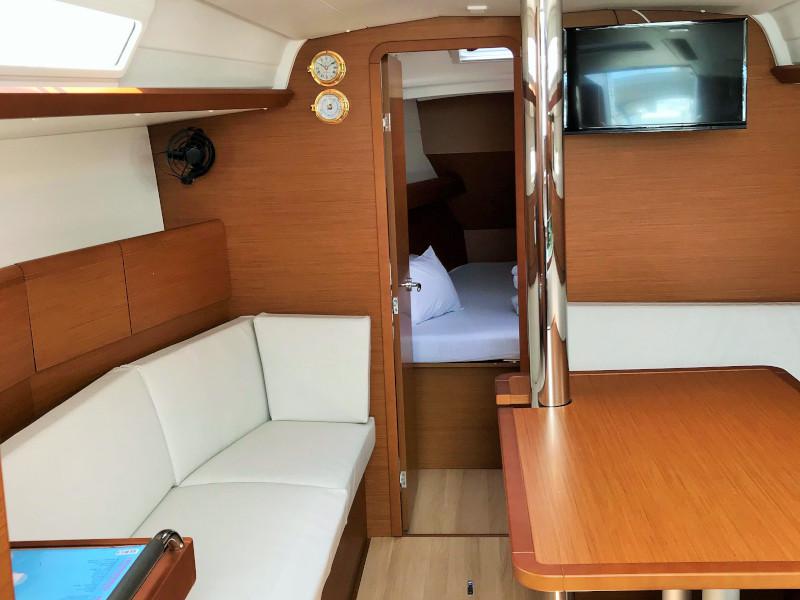 Book yachts online - sailboat - Sun Odyssey 389 - Freddie - rent