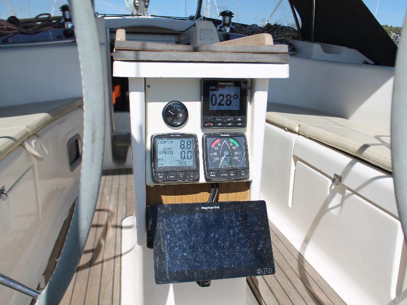 Book yachts online - sailboat - Bavaria 46 Cruiser Veritas edition - lucia - rent