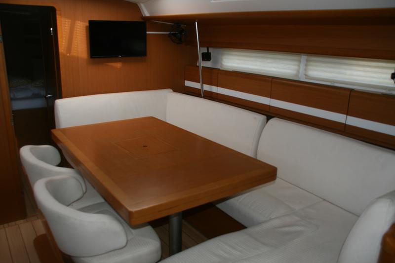 Book yachts online - sailboat - Jeanneau 53 (4cab) - Trinity - rent