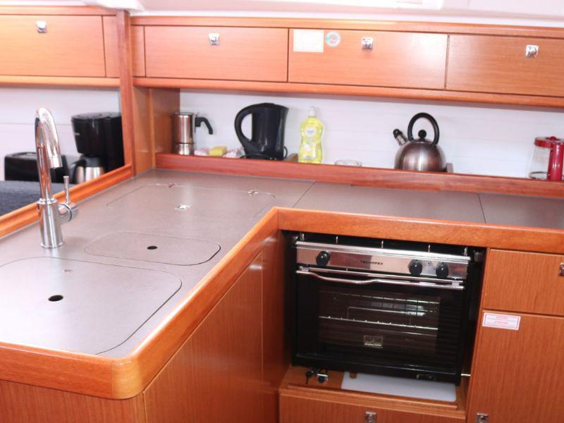 Book yachts online - sailboat - Bavaria Cruiser 37 - Bea - rent