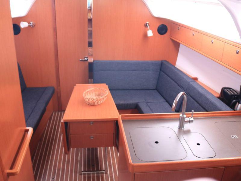 Book yachts online - sailboat - Bavaria Cruiser 37 - Bea - rent