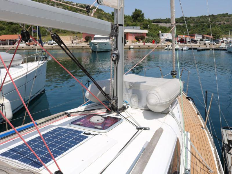 Book yachts online - sailboat - Sun Odyssey 33i - min elli - rent