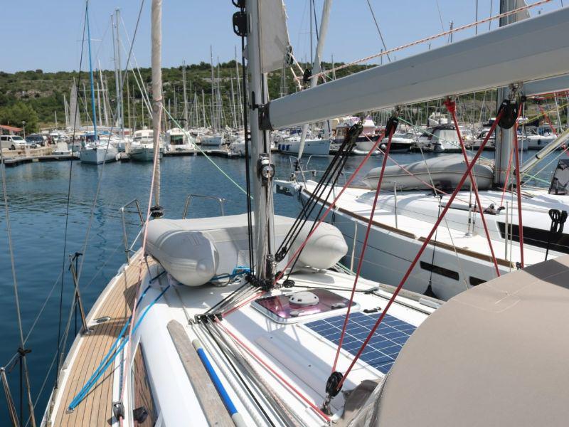 Book yachts online - sailboat - Sun Odyssey 33i - min elli - rent