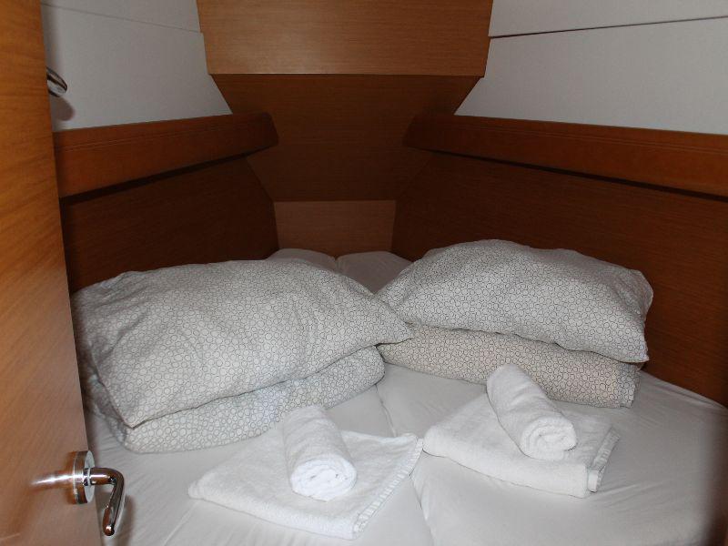 Book yachts online - sailboat - Sun Odyssey 379 (2cab) - b'elli - rent