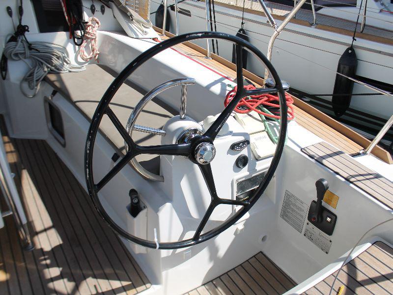 Book yachts online - sailboat - Sun Odyssey 379 (2cab) - b'elli - rent