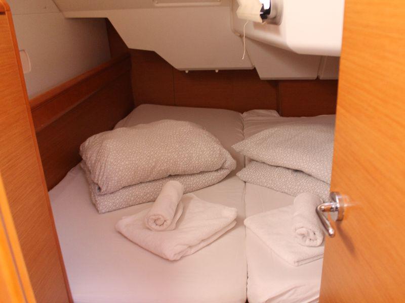 Book yachts online - sailboat - Sun Odyssey 379 (2cab) - b'elli - rent