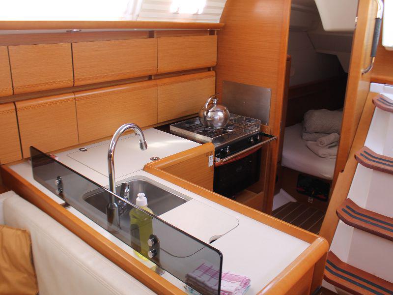 Book yachts online - sailboat - Sun Odyssey 379 (2cab) - b'elli - rent