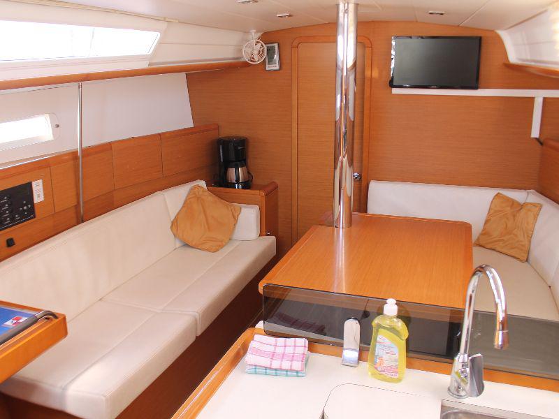 Book yachts online - sailboat - Sun Odyssey 379 (2cab) - b'elli - rent