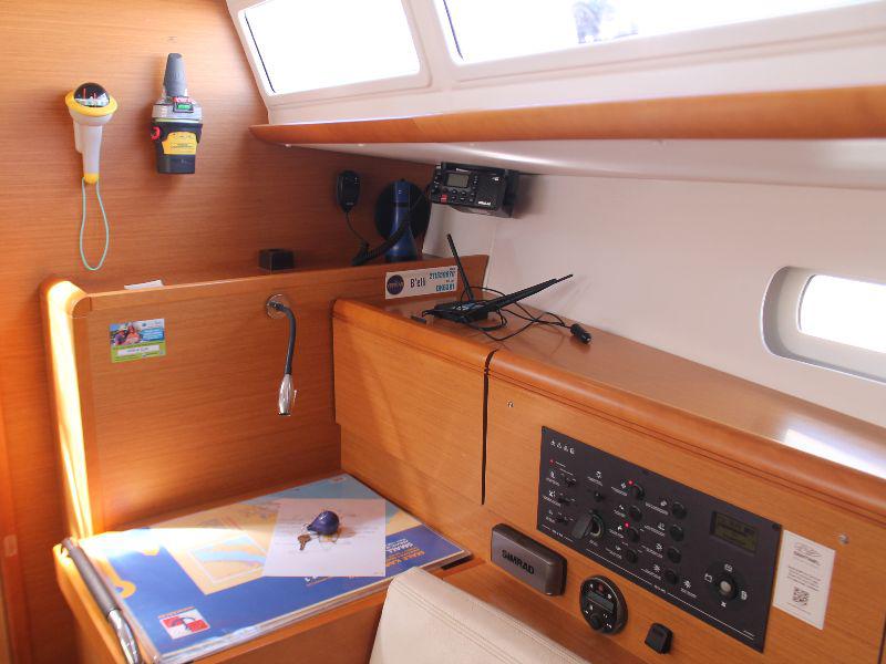 Book yachts online - sailboat - Sun Odyssey 379 (2cab) - b'elli - rent