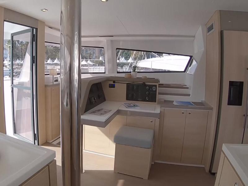 Book yachts online - catamaran - Bali 5.4. - License to chill - rent