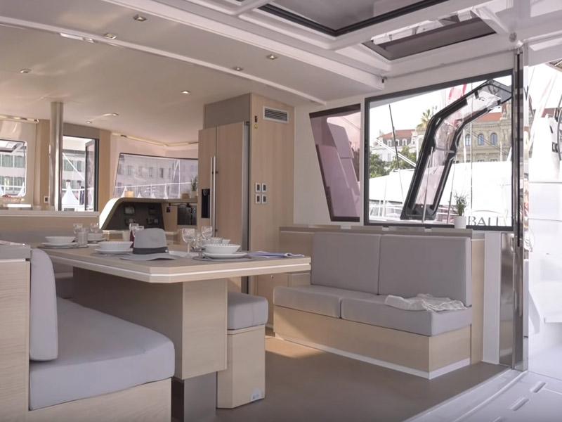 Book yachts online - catamaran - Bali 5.4. - License to chill - rent