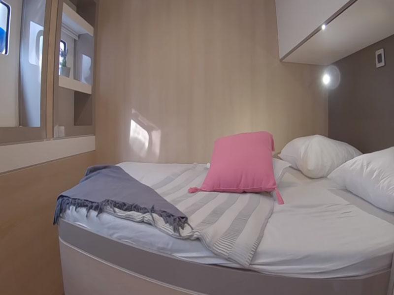 Book yachts online - catamaran - Bali 5.4. - License to chill - rent