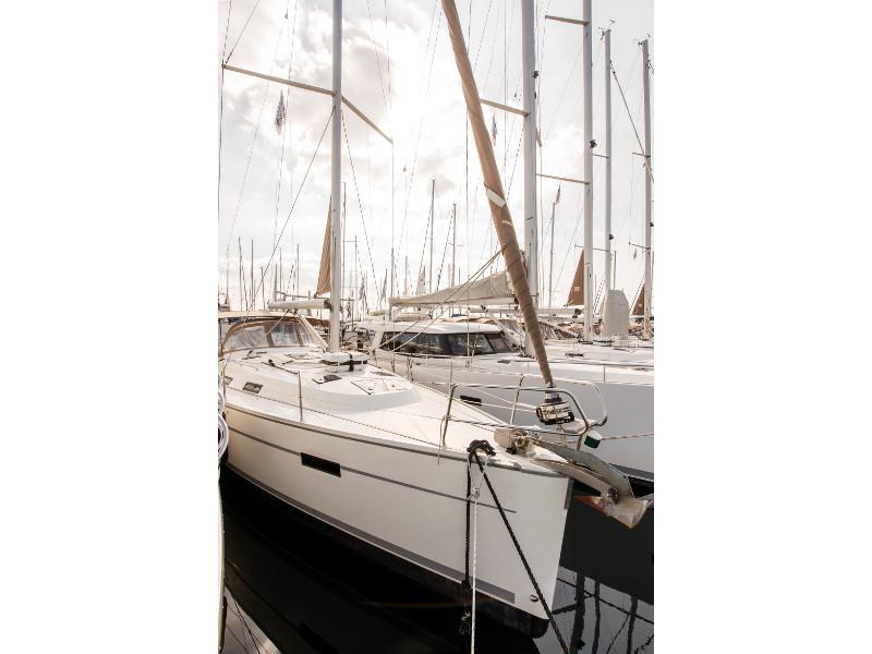 Book yachts online - sailboat - Bavaria 40 Cruiser - Poseidonia - rent