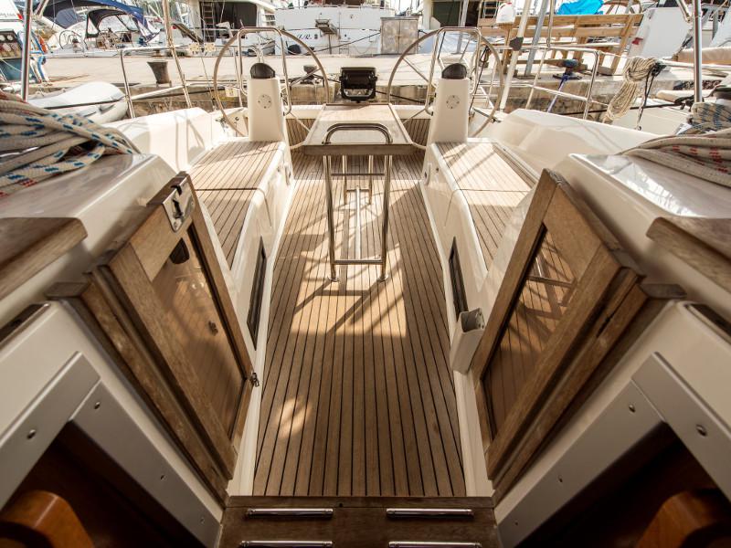 Book yachts online - sailboat - Bavaria 40 Cruiser - Poseidonia - rent