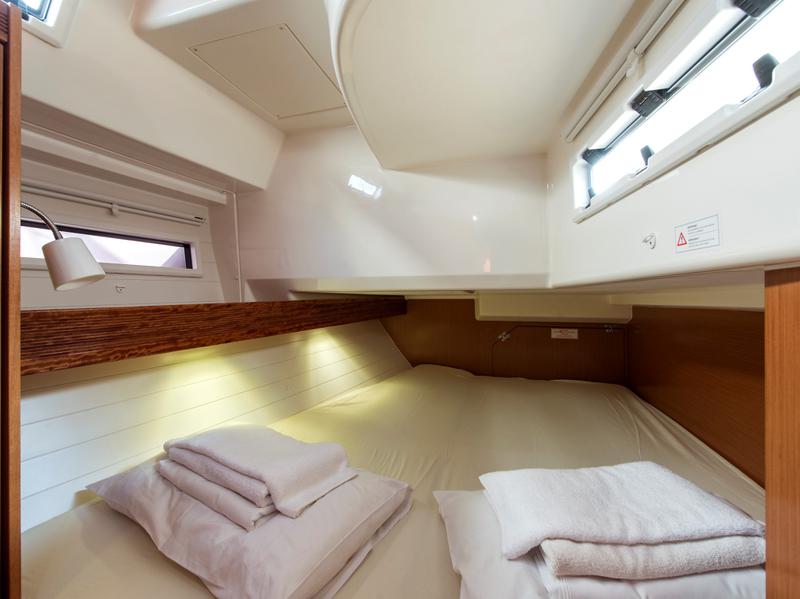 Book yachts online - sailboat - Bavaria 40 Cruiser - Poseidonia - rent