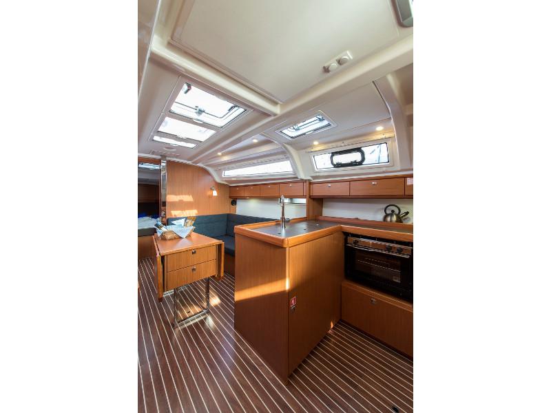Book yachts online - sailboat - Bavaria Cruiser 37 - Astravi - rent