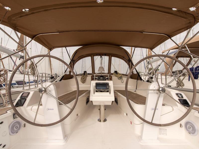 Book yachts online - sailboat - Bavaria Cruiser 37 - Astravi - rent