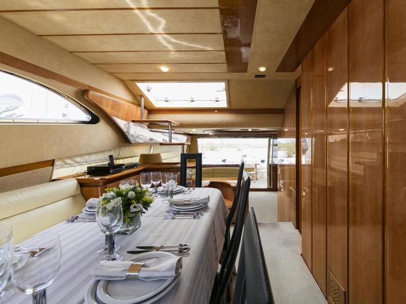 Book yachts online - motorboat - Ferretti 680 - Sadaqa - rent