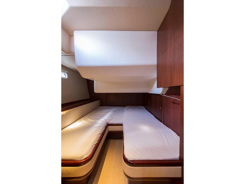 Book yachts online - sailboat - Moody DS 45 - Smiling Day - rent