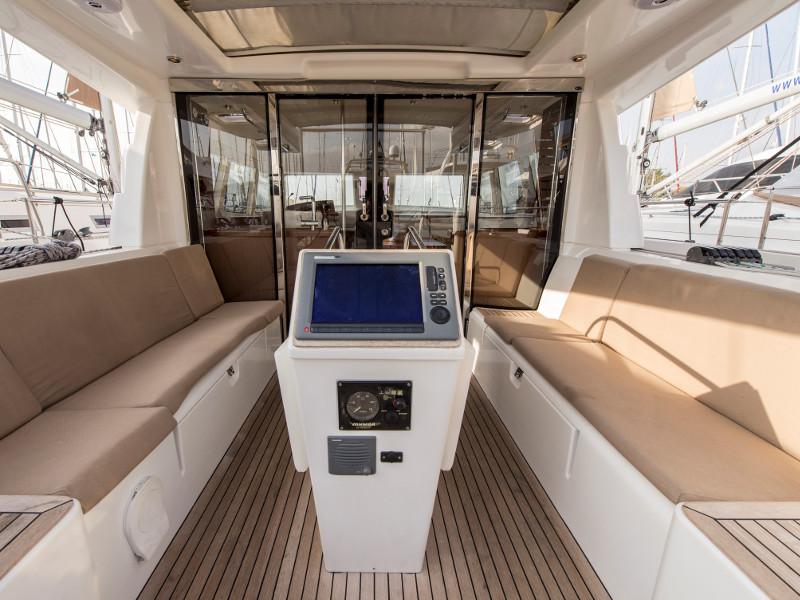 Book yachts online - sailboat - Moody DS 45 - Smiling Day - rent