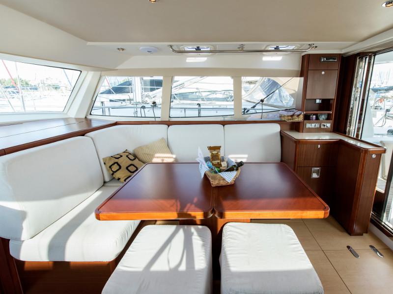 Book yachts online - sailboat - Moody DS 45 - Smiling Day - rent