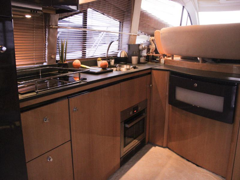 Book yachts online - motorboat - Sealine T60 - Nikkim - rent