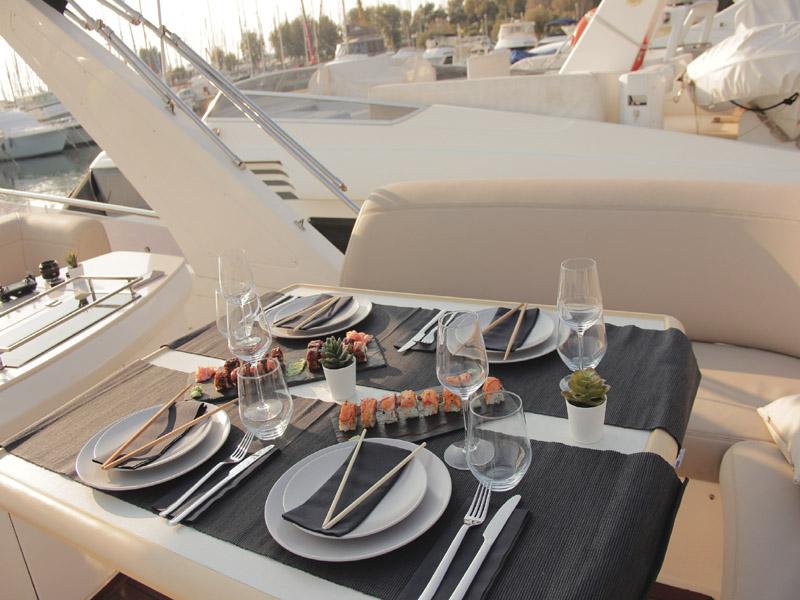Book yachts online - motorboat - Sealine T60 - Nikkim - rent