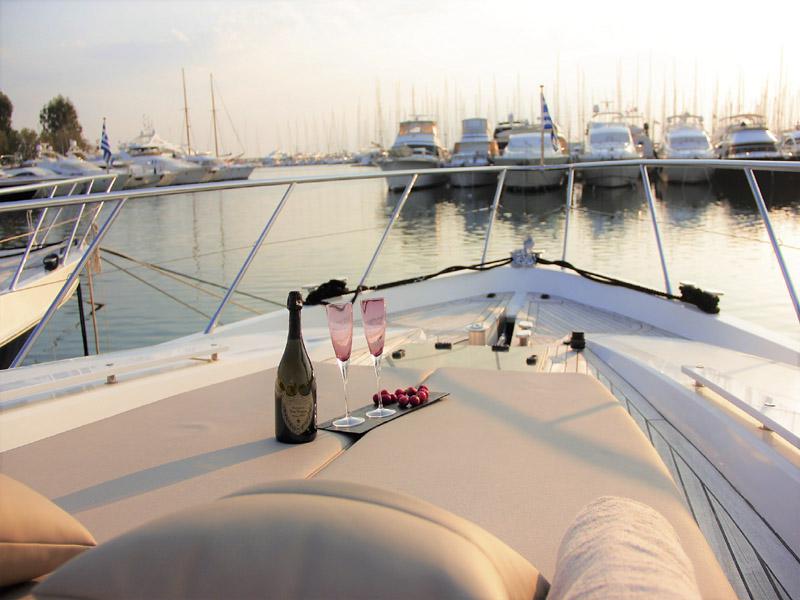 Book yachts online - motorboat - Sealine T60 - Nikkim - rent