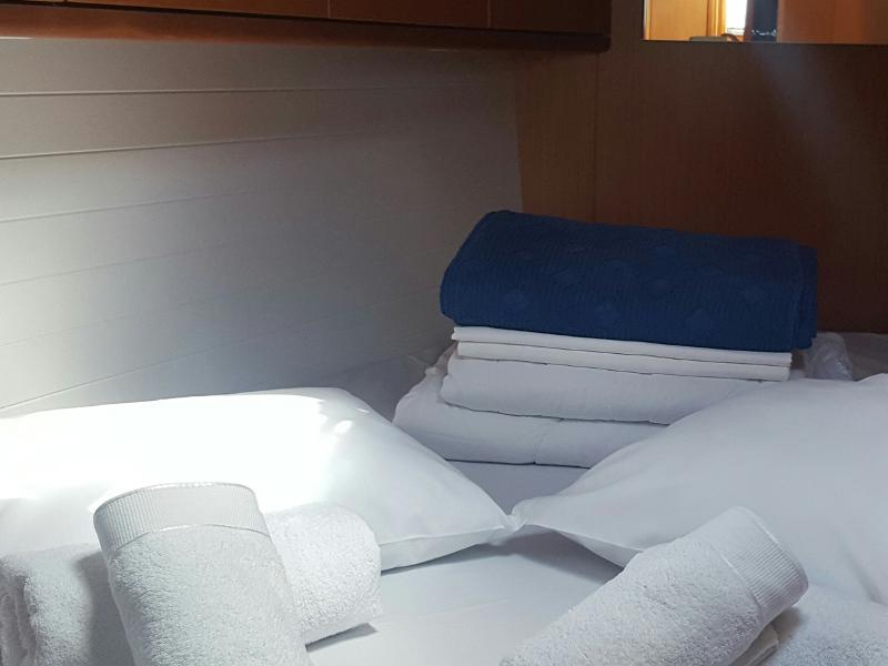 Book yachts online - sailboat - Bavaria Cruiser 46 - Alexandra - rent