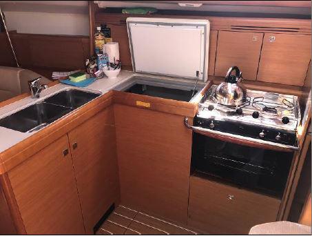 Book yachts online - sailboat - Sun Odyssey 36i - Mia - rent