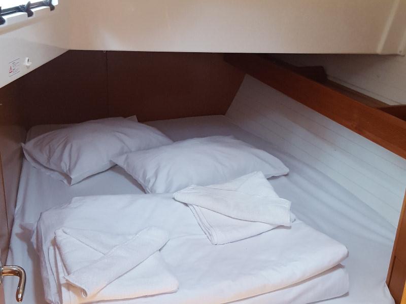 Book yachts online - sailboat - Bavaria 45 Cruiser - Kristina of Sweden - rent