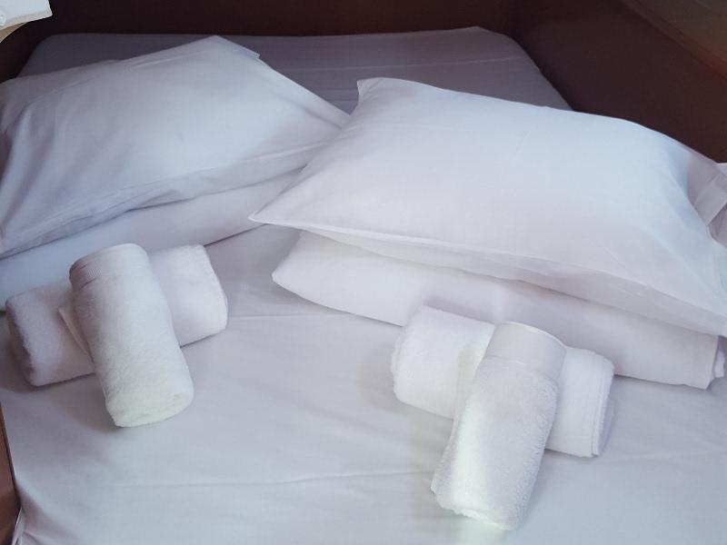 Book yachts online - sailboat - Oceanis 43 - Josefina - rent