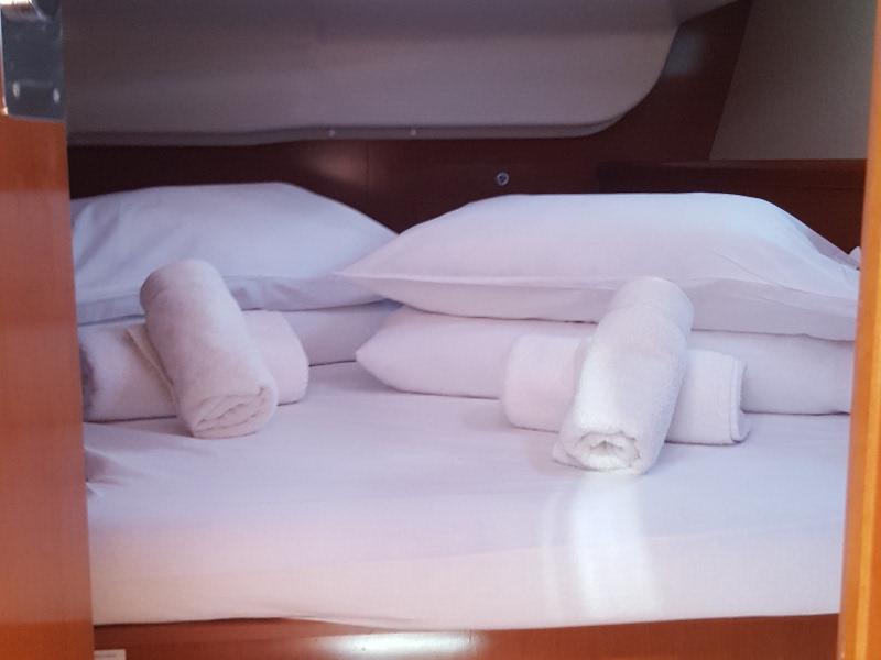 Book yachts online - sailboat - Oceanis 43 - Josefina - rent