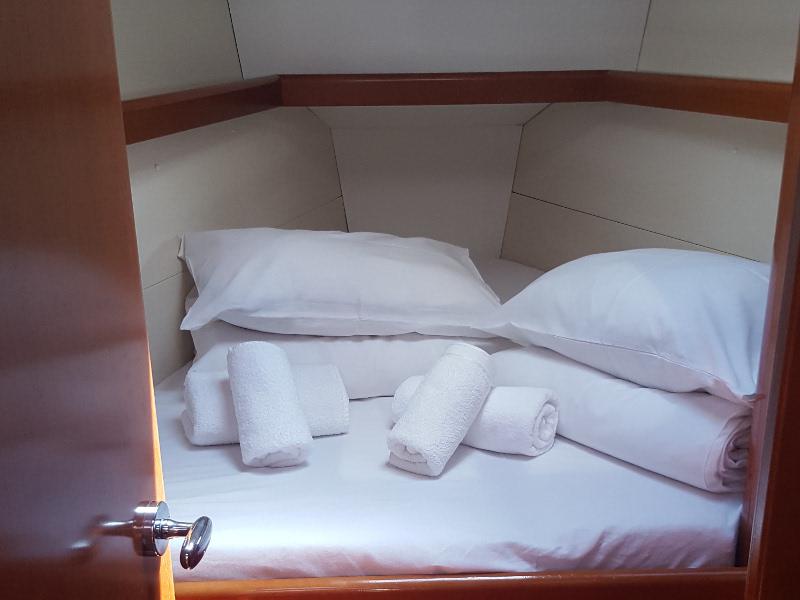 Book yachts online - sailboat - Oceanis 43 - Josefina - rent