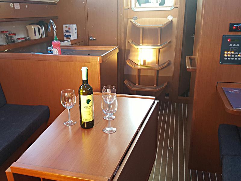 Book yachts online - sailboat - Bavaria Cruiser 37 - Maci - rent