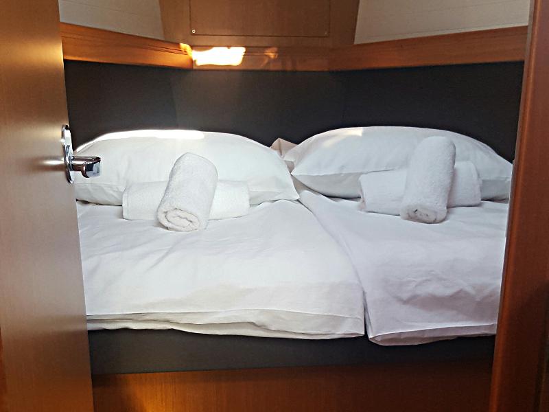 Book yachts online - sailboat - Bavaria Cruiser 37 - Maci - rent