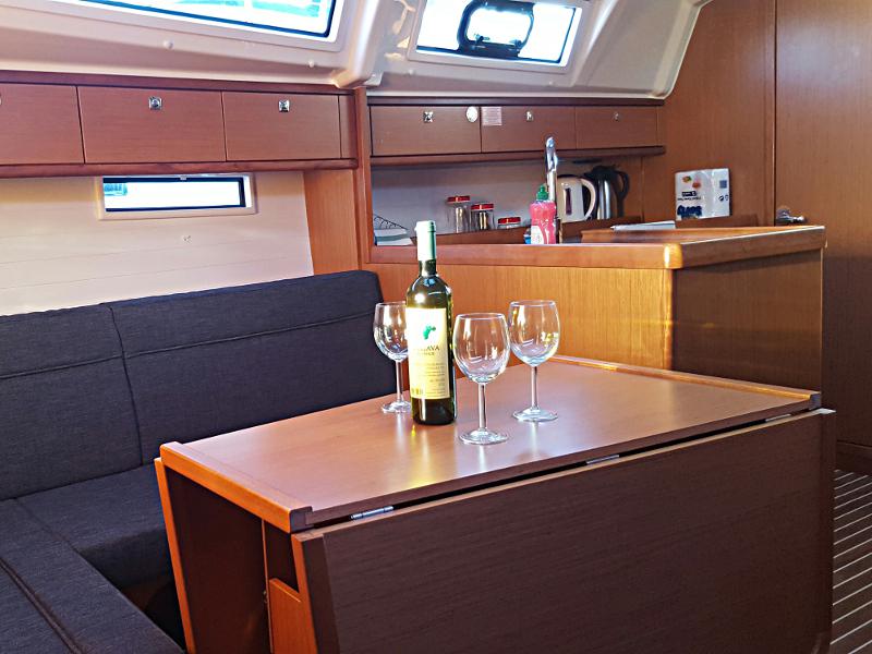 Book yachts online - sailboat - Bavaria Cruiser 37 - Maci - rent