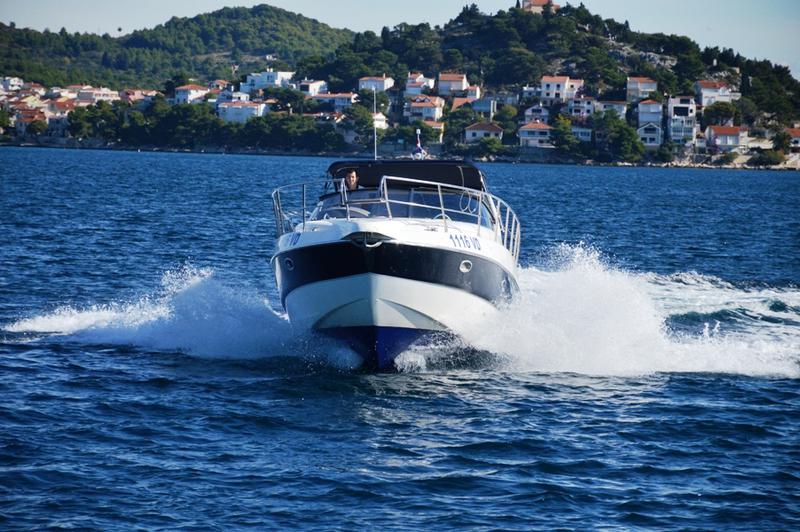 Book yachts online - motorboat - Sessa C35 - 1116 VD - rent