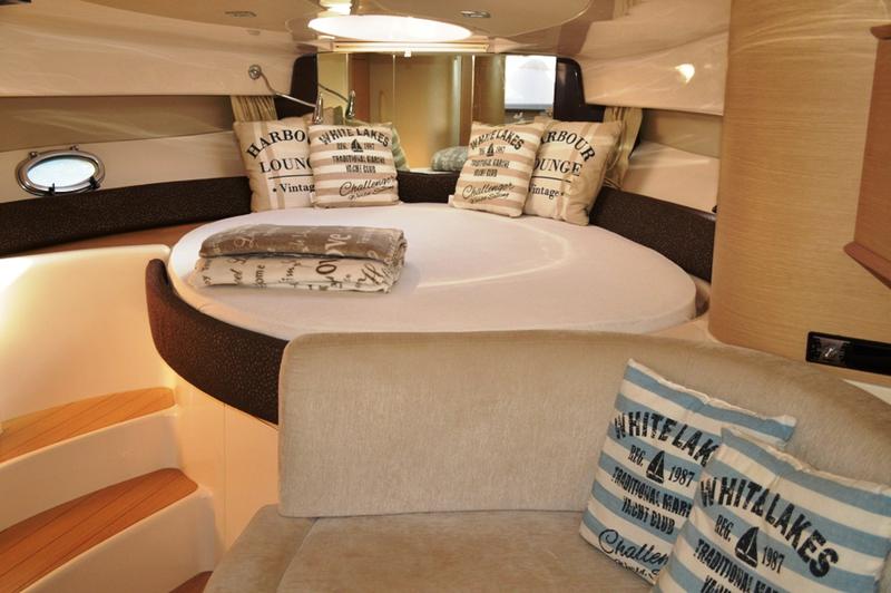 Book yachts online - motorboat - Sessa C35 - 1116 VD - rent